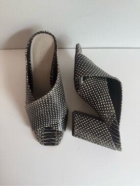 Black / Ivory Snake Print Block Heel Slide Sandals SZ 8.5 NEW by: 1. STATE